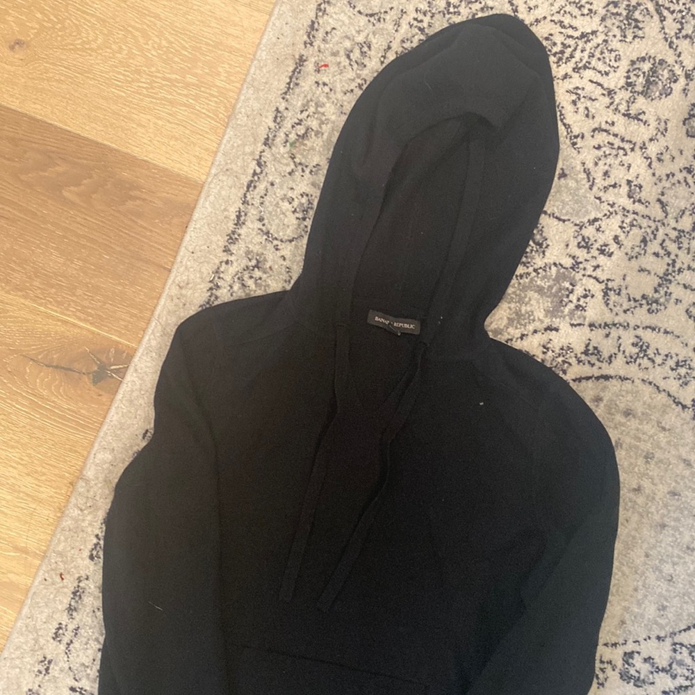 Black Banana Republic sweatshirt